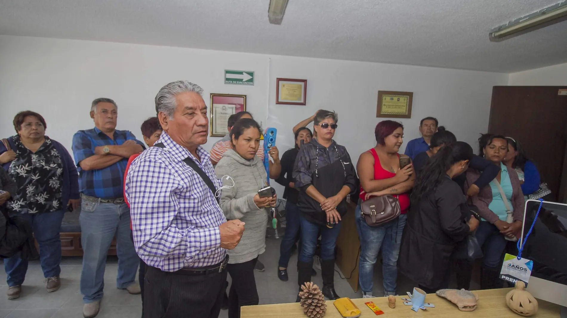 Comerciantes realizaron faenas de limpieza antes de utilizar el terreno, declararon. Foto César Ortiz.